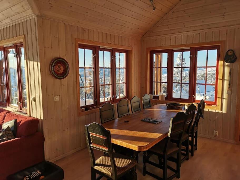 Holiday home Hoyfjellshytte *